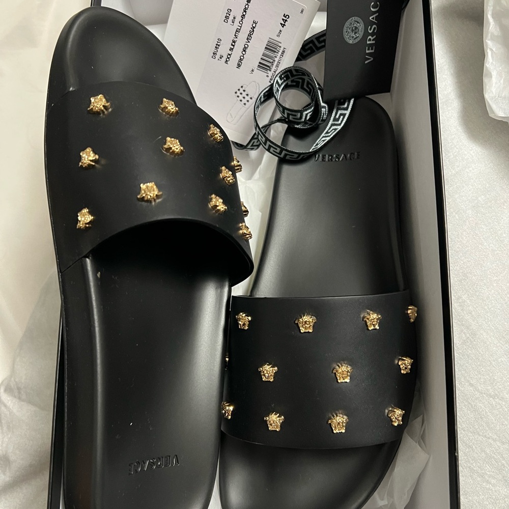 Versace - Picture 2 of 4
